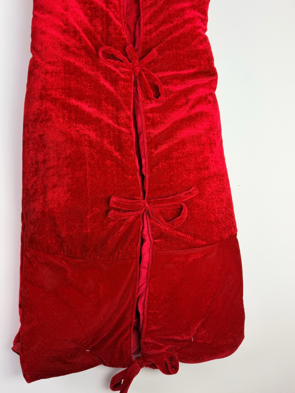 At Home 72 inch Oversized Red Velvet Tree Skirt NWT Holiday Christmas - Picture 4 of 8